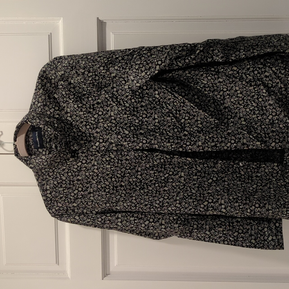 ABERCROMBIE SIZE M BUTTON DOWN BLACK NYC PEACE PATTERN